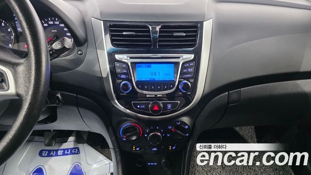 Hyundai Accent 2012 — photo 17