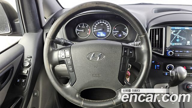 Hyundai Starex 2018 — photo 13