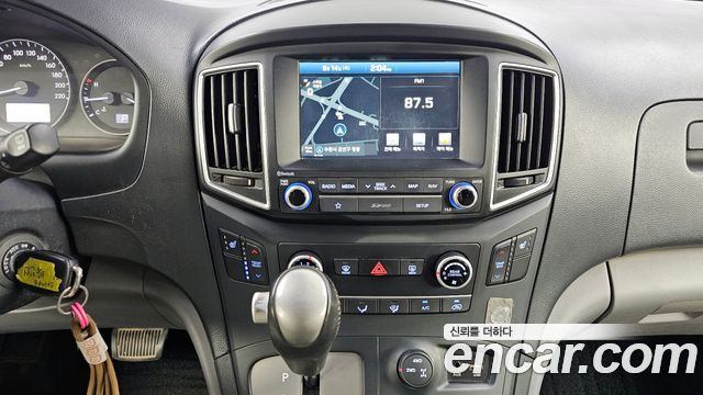 Hyundai Starex 2018 — photo 17