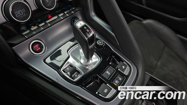 Jaguar F-TYPE 2021 — photo 12