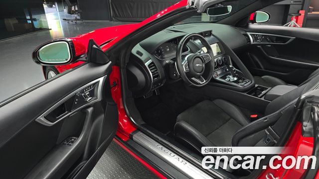 Jaguar F-TYPE 2021 — photo 13