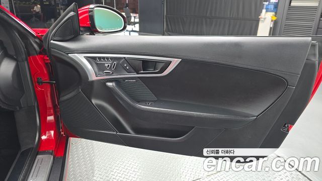 Jaguar F-TYPE 2021 — photo 15