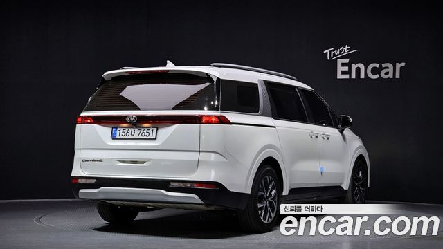 Kia Canival 2021 — photo 2