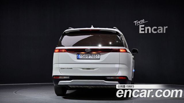 Kia Canival 2021 — photo 4