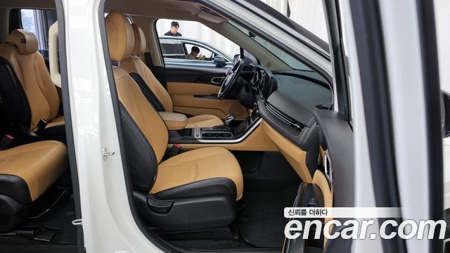 Kia Canival 2021 — photo 17