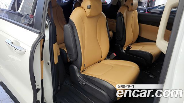 Kia Canival 2021 — photo 18