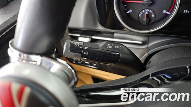 Kia Canival 2021 — photo 28