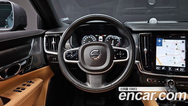 Volvo V90 2018 — photo 18