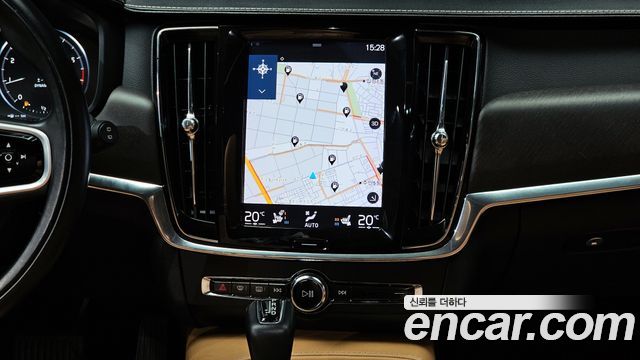 Volvo V90 2018 — photo 19