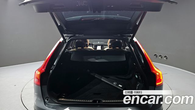 Volvo V90 2018 — photo 26