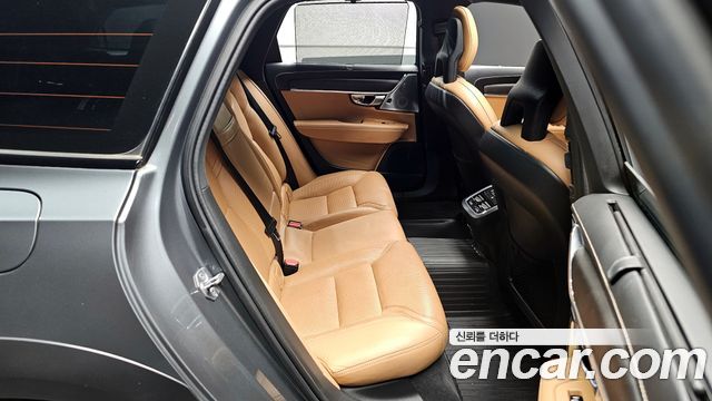 Volvo V90 2018 — photo 16