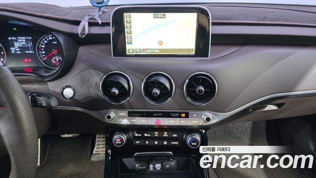 Kia Stinger 2018 — photo 21