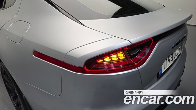 Kia Stinger 2018 — photo 9