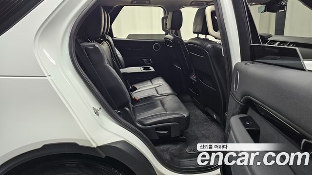 Land Rover Discovery 2020 — photo 12