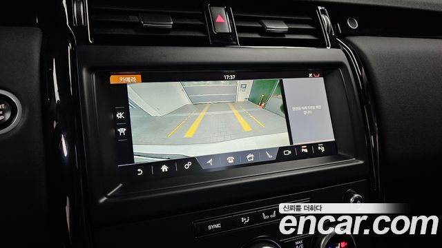 Land Rover Discovery 2020 — photo 16