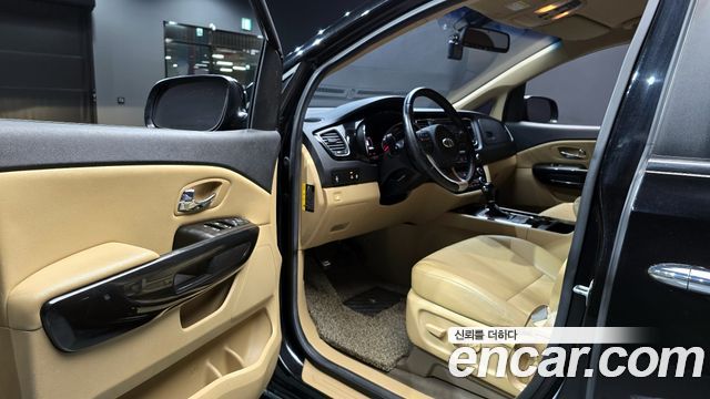 Kia Canival 2016 — photo 13