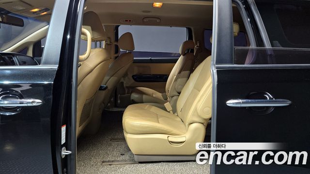 Kia Canival 2016 — photo 17