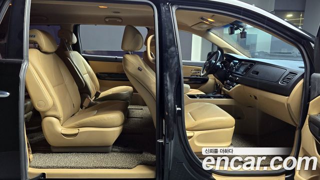 Kia Canival 2016 — photo 18