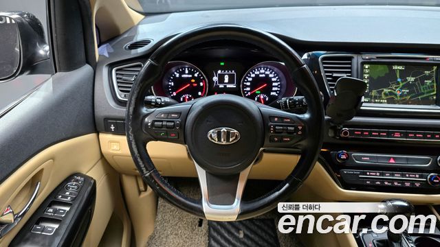 Kia Canival 2016 — photo 19