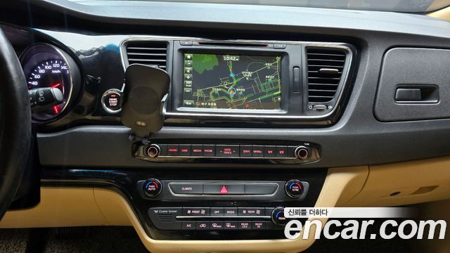 Kia Canival 2016 — photo 20