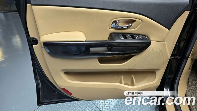Kia Canival 2016 — photo 14