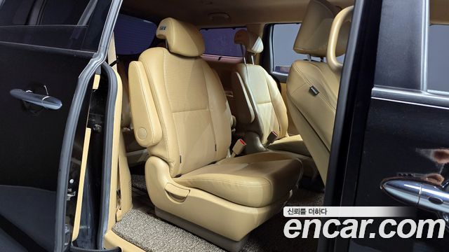 Kia Canival 2016 — photo 16