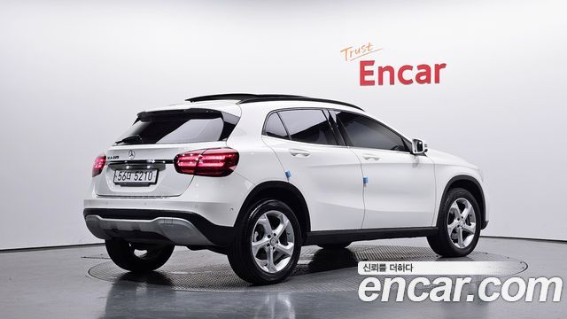 Mercedes-Benz GLA-Class 2018 — photo 2
