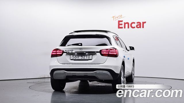 Mercedes-Benz GLA-Class 2018 — photo 4