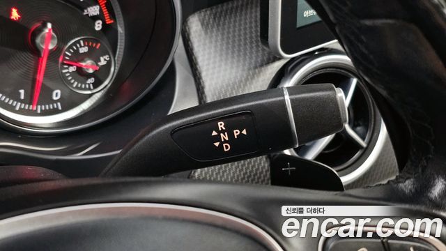 Mercedes-Benz GLA-Class 2018 — photo 9