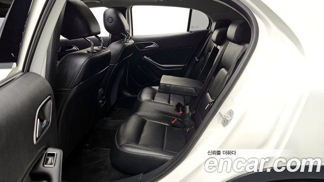 Mercedes-Benz GLA-Class 2018 — photo 11