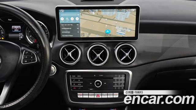 Mercedes-Benz GLA-Class 2018 — photo 13
