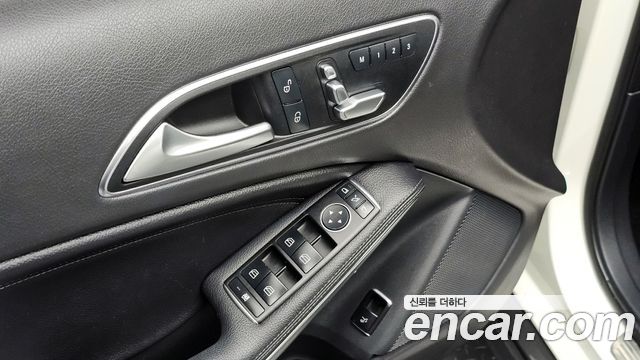 Mercedes-Benz GLA-Class 2018 — photo 18