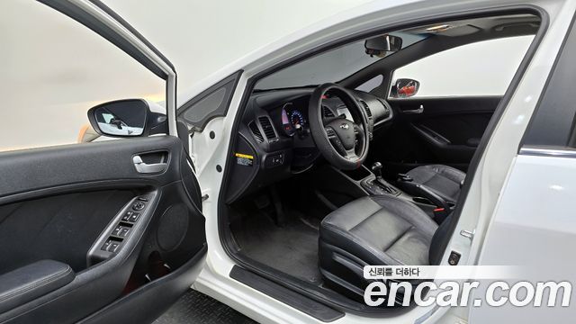 Kia K3 2015 — photo 10