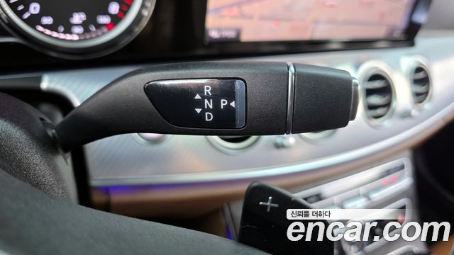 Mercedes-Benz E-Class 2020 — photo 12