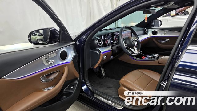Mercedes-Benz E-Class 2020 — photo 13
