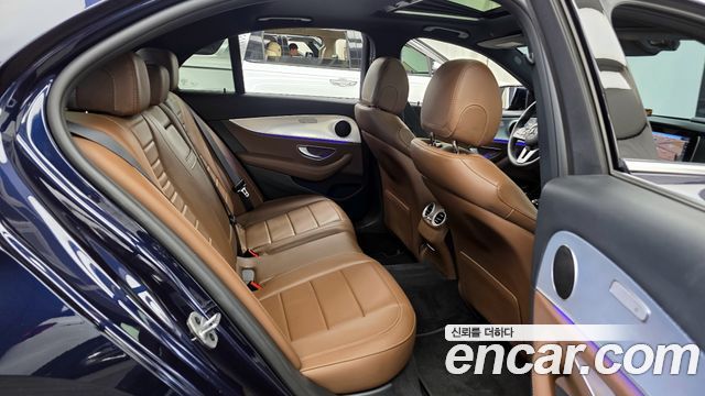 Mercedes-Benz E-Class 2020 — photo 18