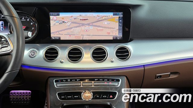 Mercedes-Benz E-Class 2020 — photo 20