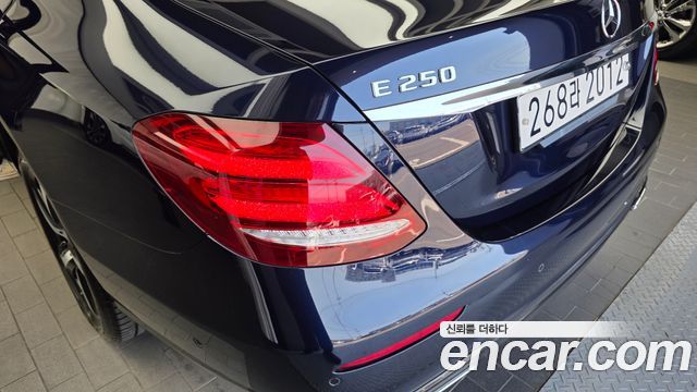 Mercedes-Benz E-Class 2020 — photo 9
