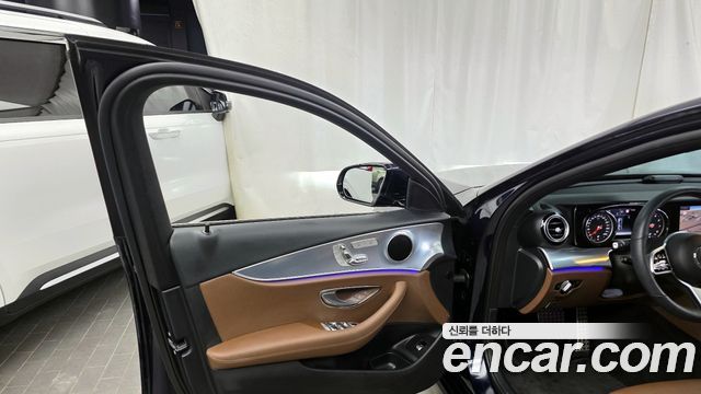 Mercedes-Benz E-Class 2020 — photo 14