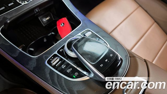 Mercedes-Benz E-Class 2020 — photo 28