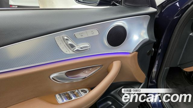 Mercedes-Benz E-Class 2020 — photo 30