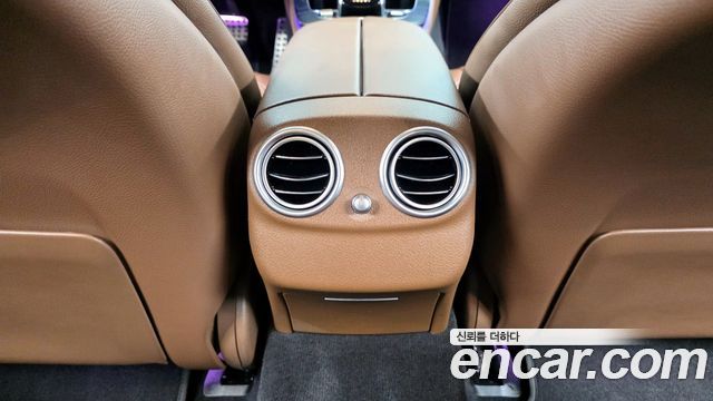Mercedes-Benz E-Class 2020 — photo 31