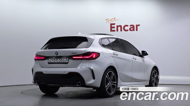 BMW 1-Series 2023 — photo 2