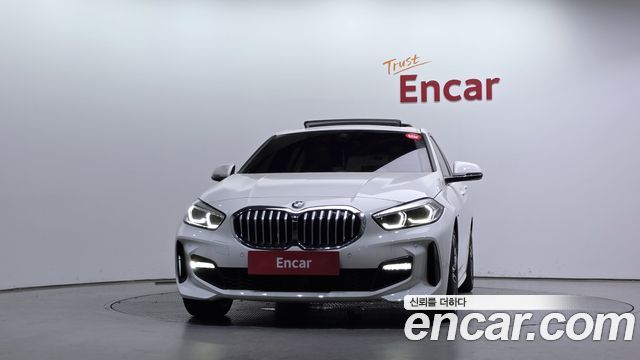 BMW 1-Series 2023 — photo 3