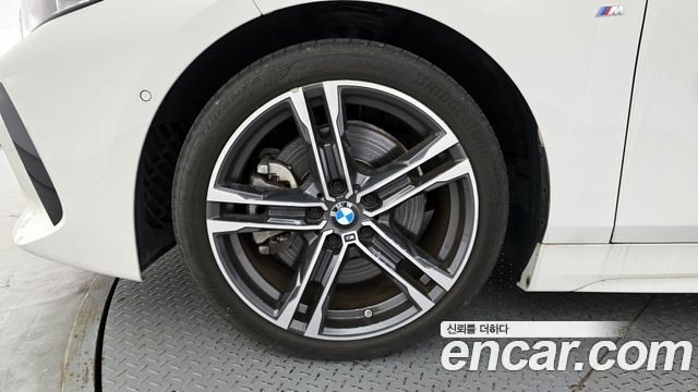 BMW 1-Series 2023 — photo 5