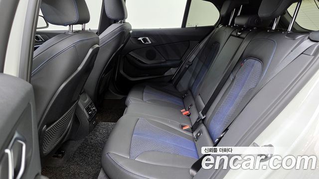 BMW 1-Series 2023 — photo 18