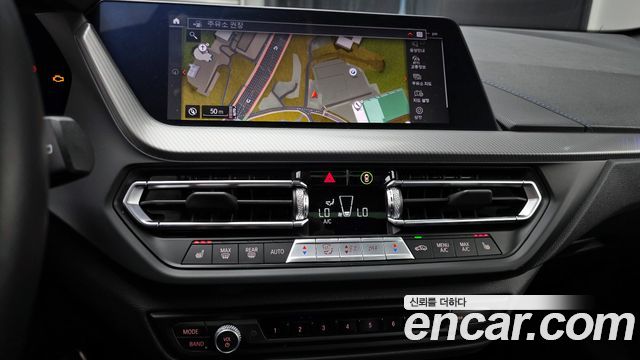 BMW 1-Series 2023 — photo 20