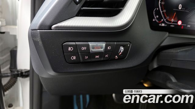 BMW 1-Series 2023 — photo 24