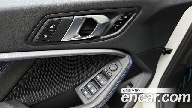 BMW 1-Series 2023 — photo 25