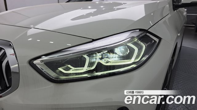 BMW 1-Series 2023 — photo 8